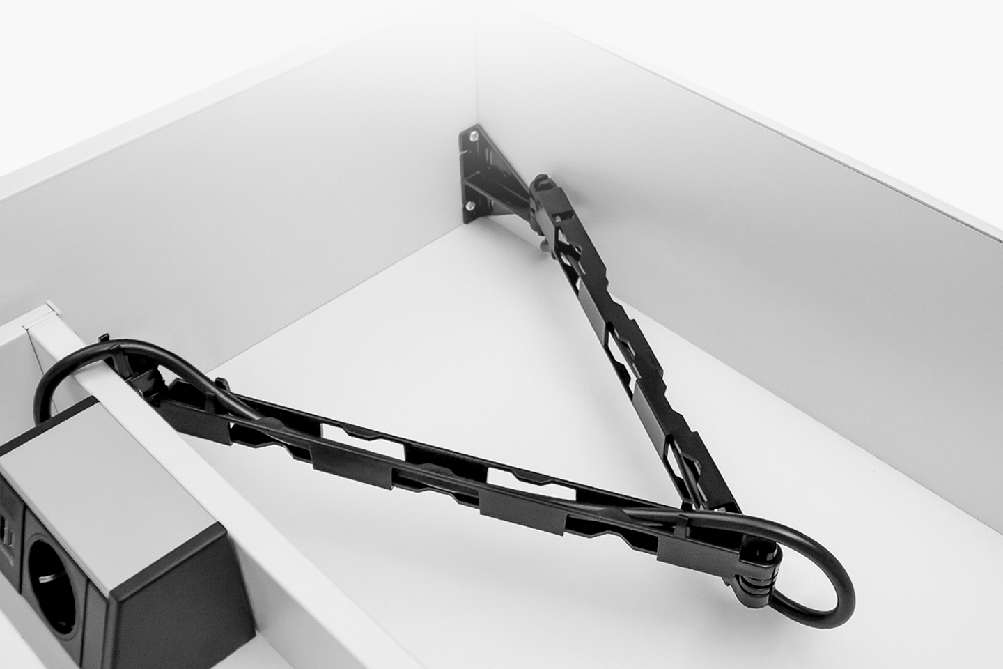 Evoline R-Dock Steckdose für Schublade mit Wing Kabelmanagement, 3-fach